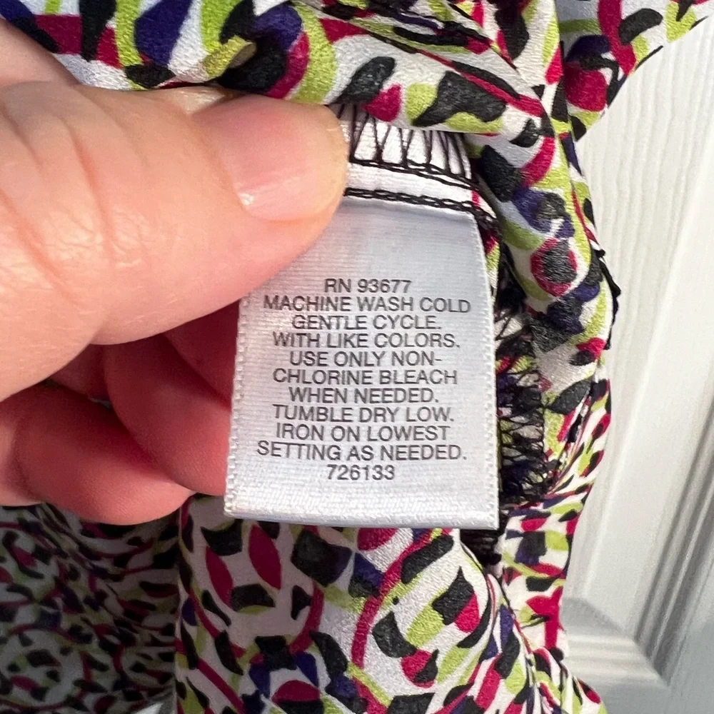 Sleeveless Printed Tie-Neck Women’s Top in Multi-Color - Picture 5 of 6